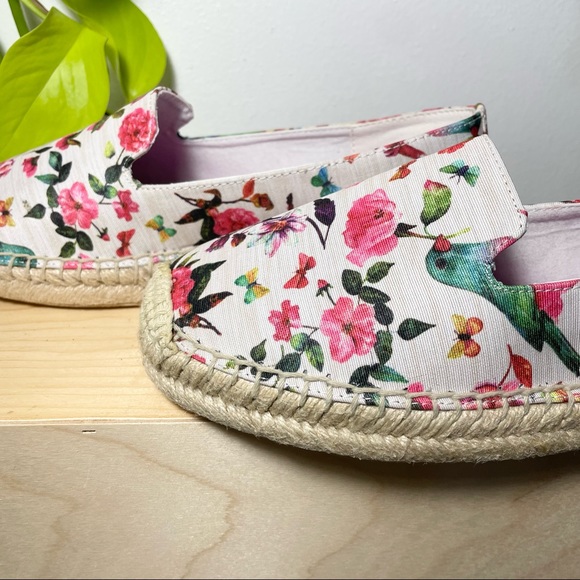 NWT size 7 floral print bohemian pink and white colorful bird flat loafers - Picture 2 of 11